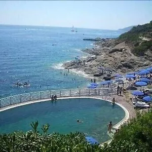 Вилла Capo D'arco, Порт-Аццурро
